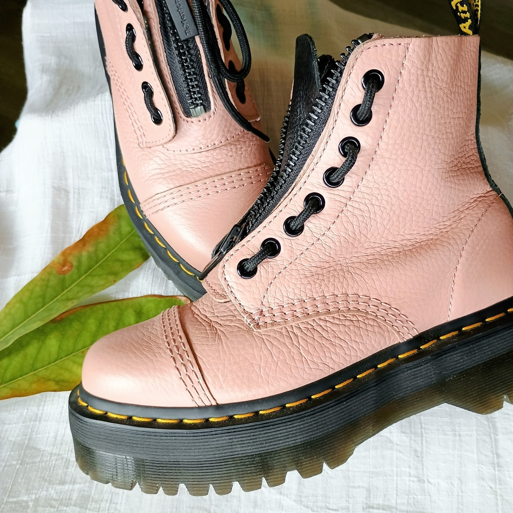 🌷 STREETWEAR🌷 Dr. Martens, Sz. 7 / 38 whimsigothic pink leather platform boots